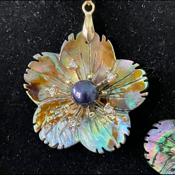 Abalone Shell Flower Earrings - Picture 3 of 6